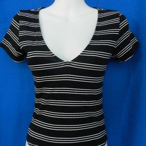 ☀️ NWT Forever 21 deep v neck bodysuit, black/white